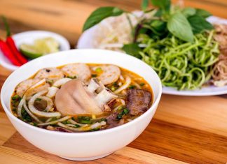 Du lịch miền Trung tự túc mùa hè thưởng thức đặc sản ăn là ghiền Du lịch miền Trung tự túc mùa hè thưởng thức đặc sản ăn là ghiền